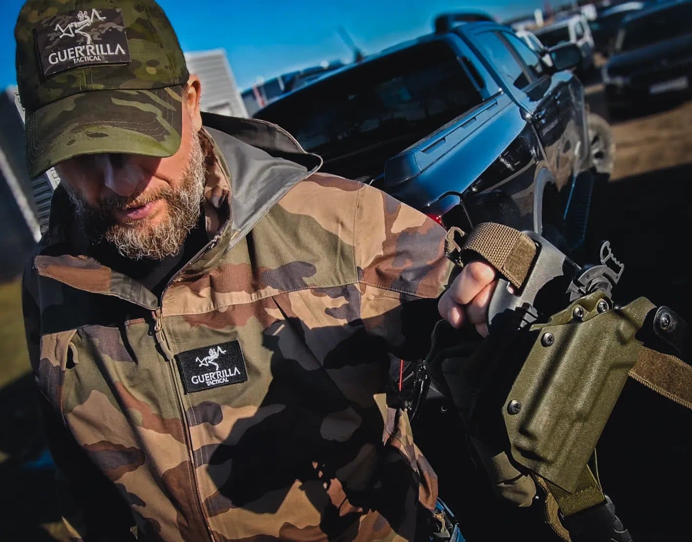 Operator z kaburą Guerrilla Tactical
